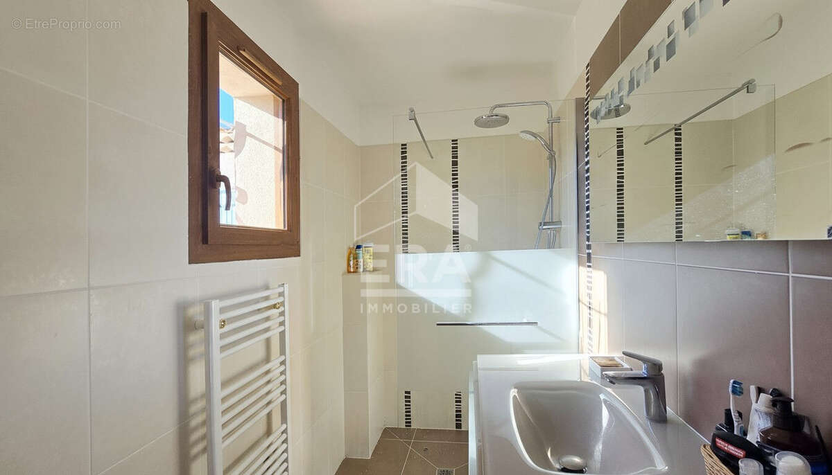 Vernègues !Maison familiale de 198 m² avec vue dégagée sur les collines - photo 8