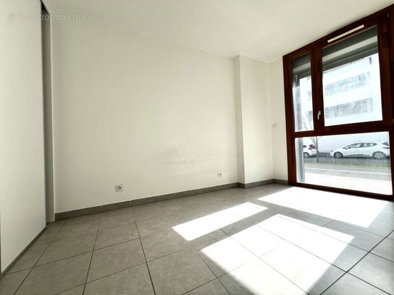 Appartement à BEAUZELLE