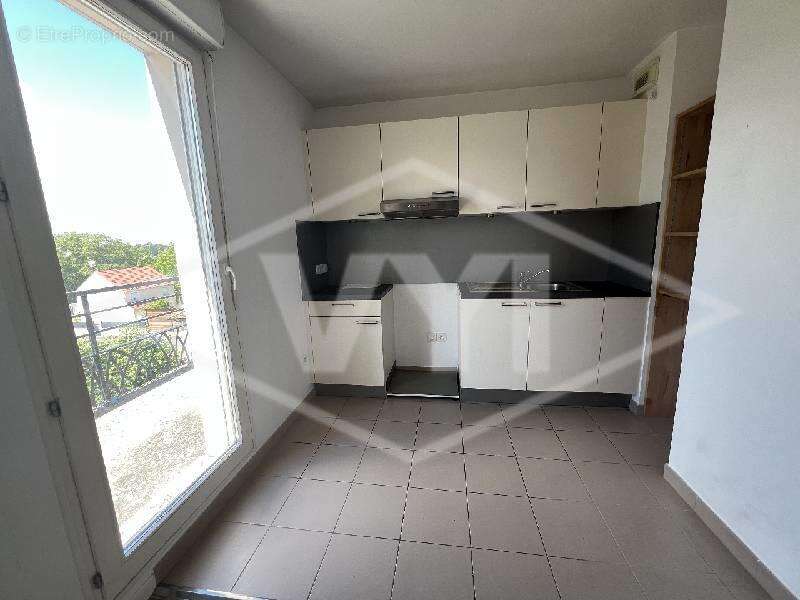 Appartement à COMBS-LA-VILLE