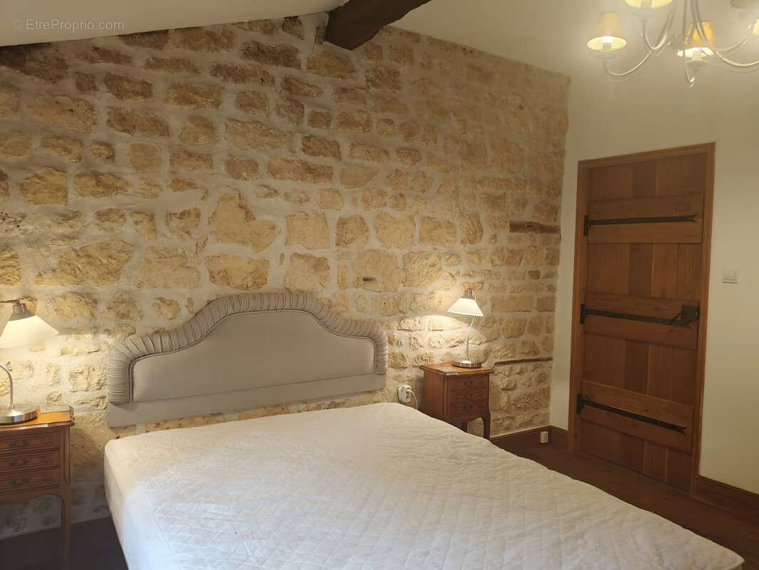 Maison à SAINT-SIGISMOND-DE-CLERMONT