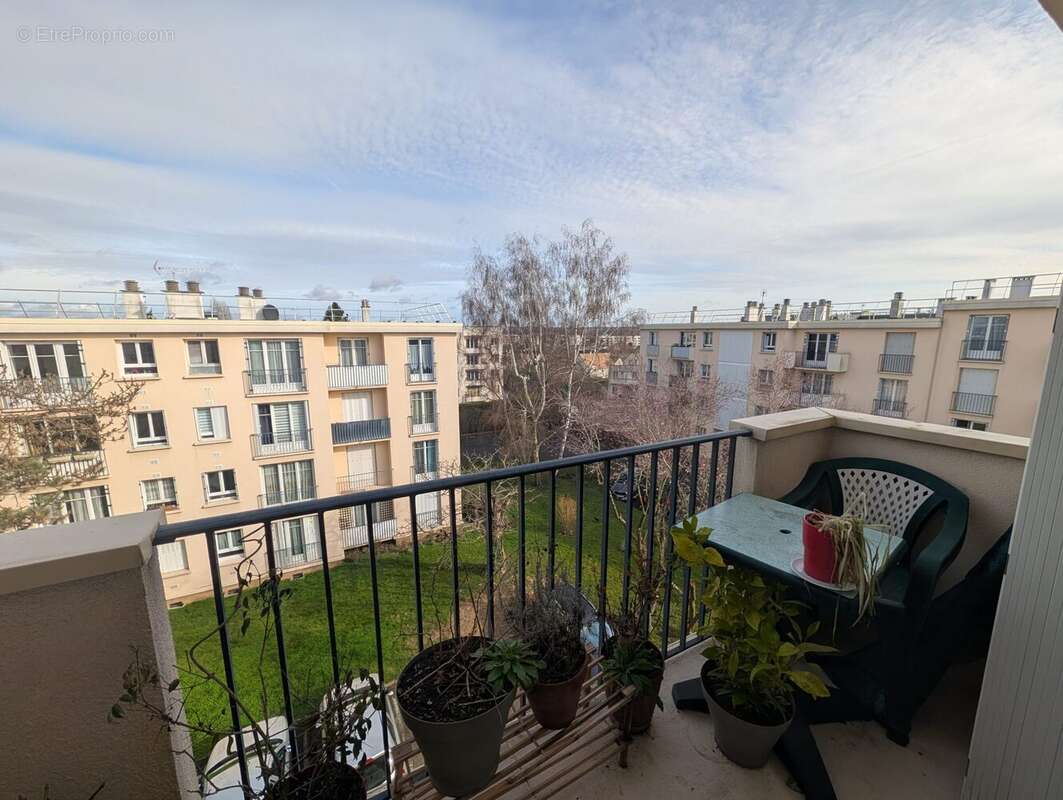 Appartement à LES CLAYES-SOUS-BOIS