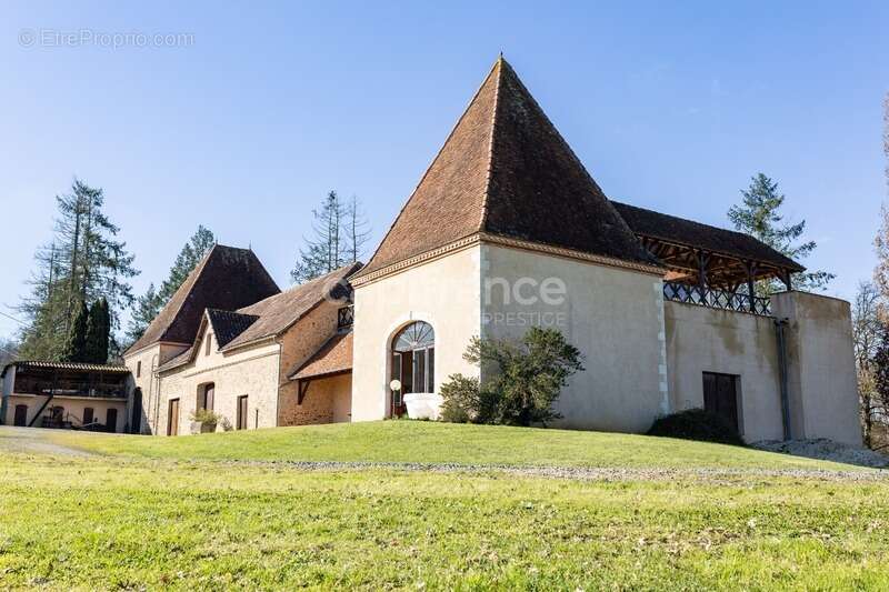 Maison à LEMBEYE