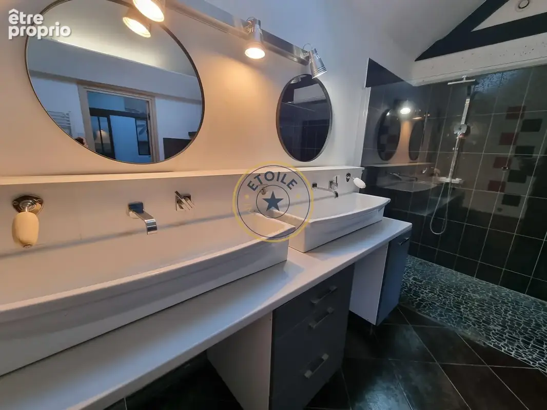 LOFT avec grande terrasse et double garage. - photo 8