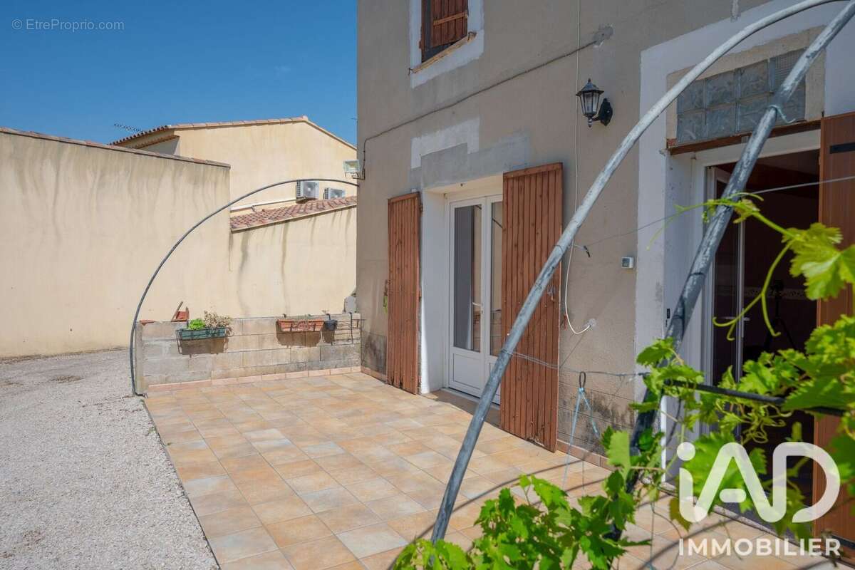 Photo 2 - Maison à SENAS