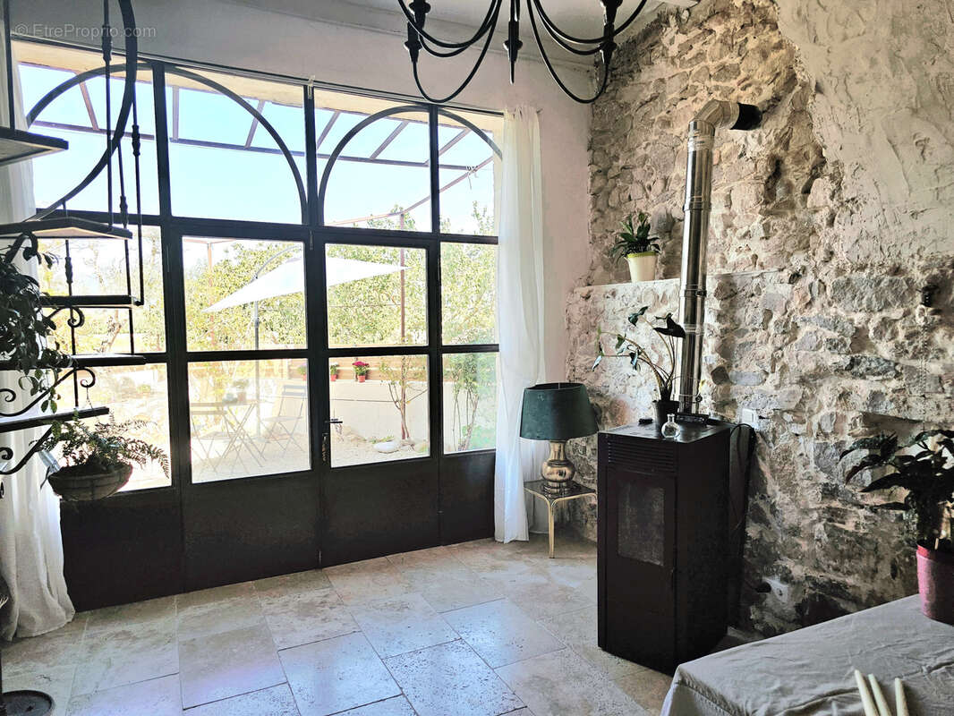 Maison à LA ROQUE-D'ANTHERON