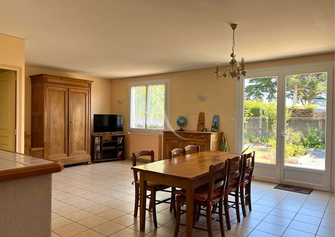 Grande maison familiale à Bouin - Volumes exceptionnels et garage de 100 m² - photo 3
