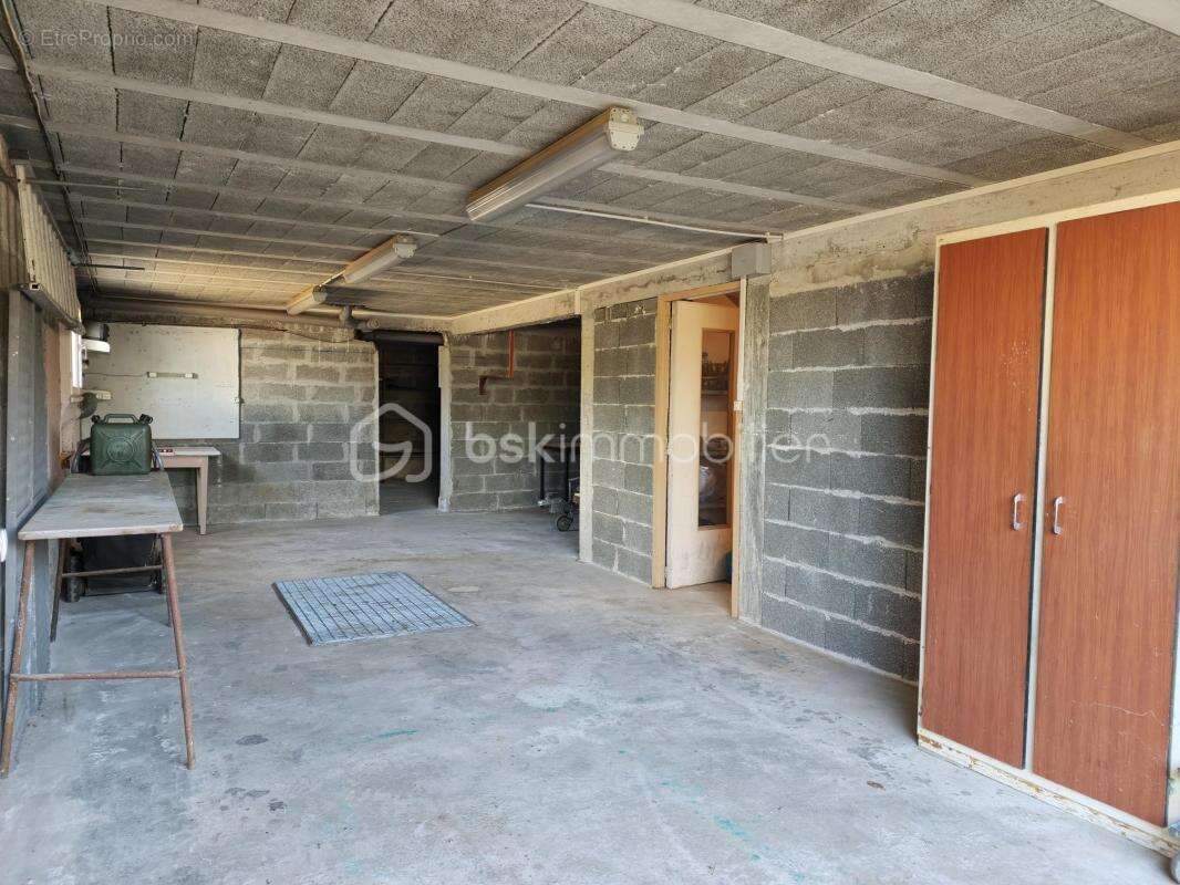 Maison à rénover avec beau potentiel - garage et sous sol complet - photo 15