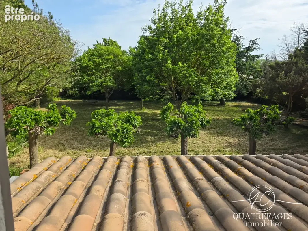 Villa dans un parc arboré exceptionnel avec piscine couverte. - photo 23