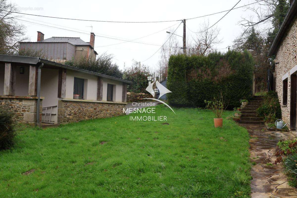 Maison à LANGROLAY-SUR-RANCE