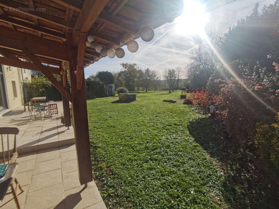 Maison à CHERVES-CHATELARS