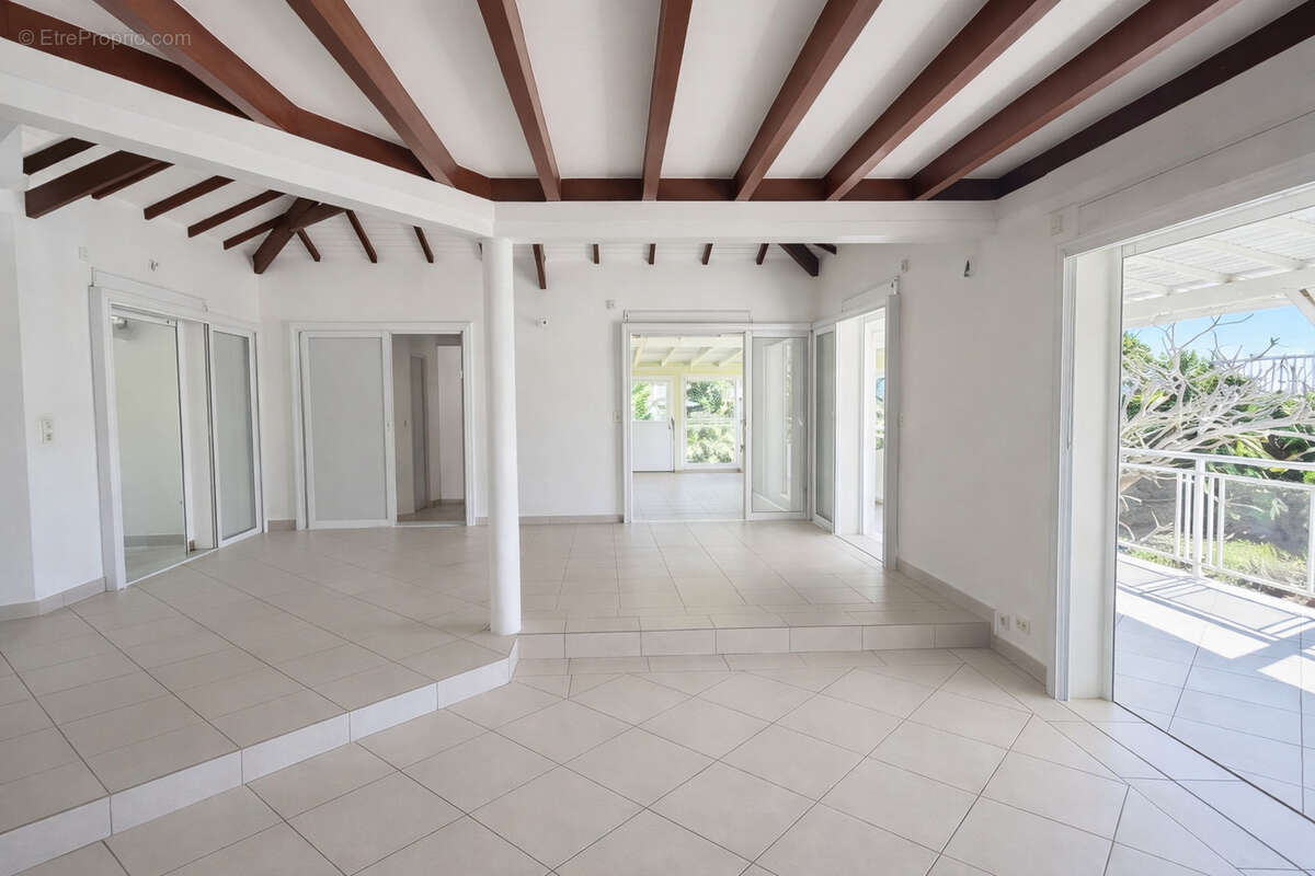 Maison à BAIE-MAHAULT