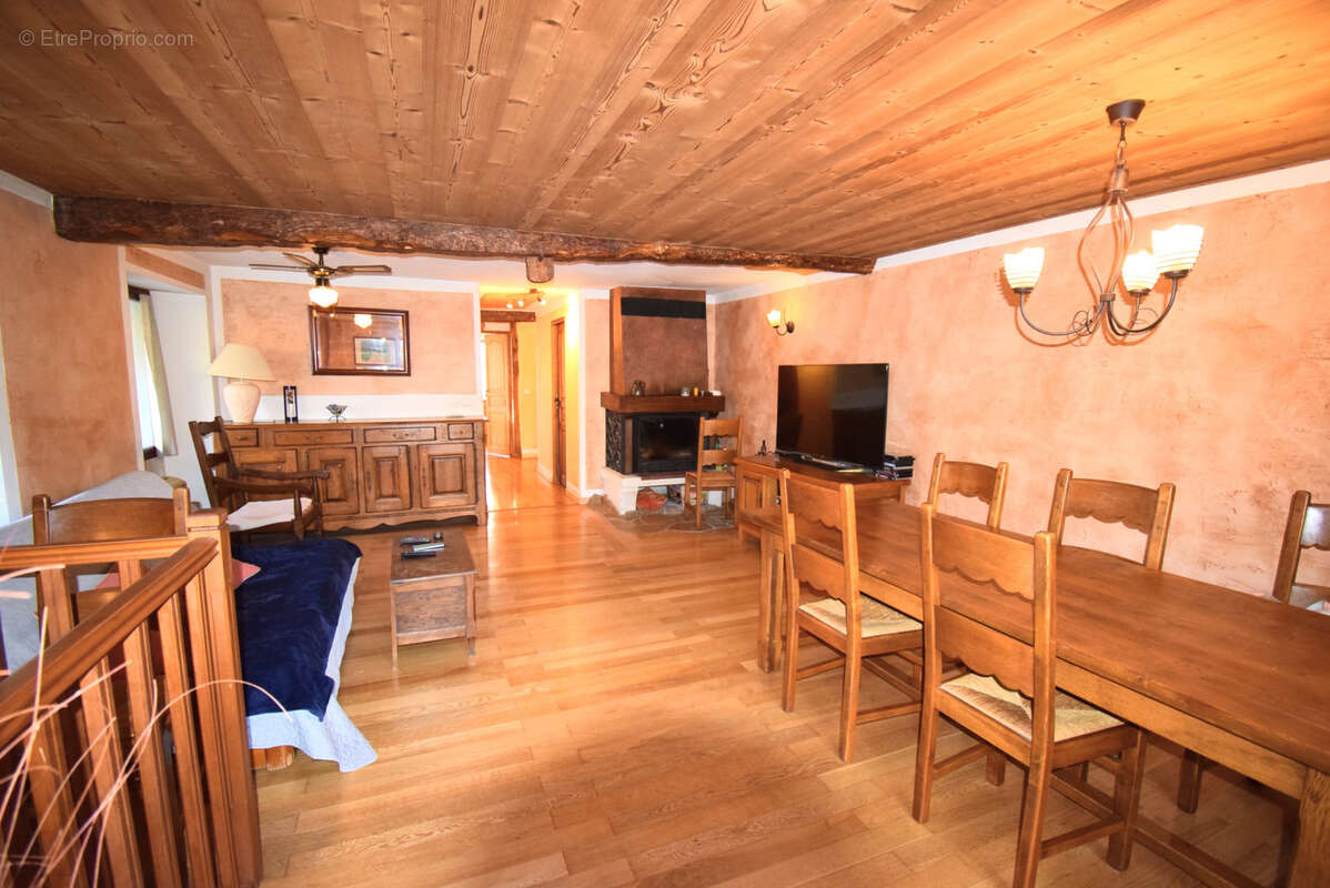 Maison de caractère avec jardin et grange - photo 5