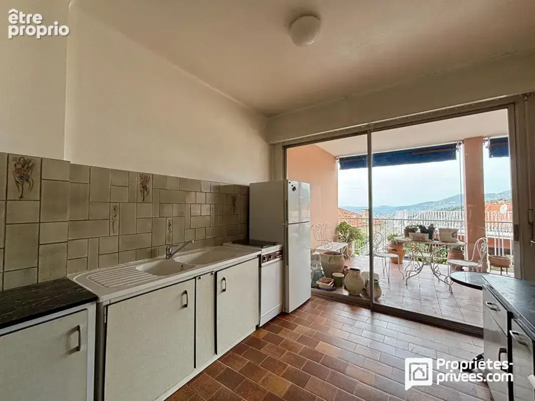 Appartement spacieux avec terrasse et parking, quartier Saint-François - Grasse - photo 13
