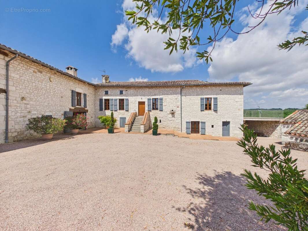 Élégante Ferme en Pierre avec Piscine de 18 m et 17 hectares à proximité de Gaillac - photo 3