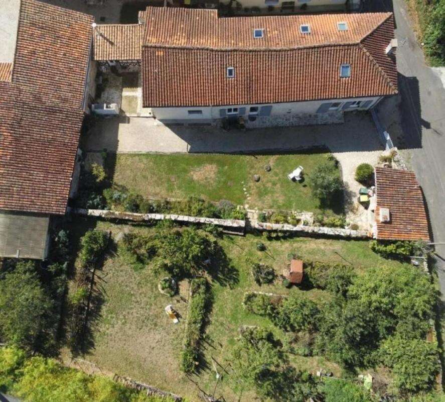 Maison à VERTEUIL-SUR-CHARENTE