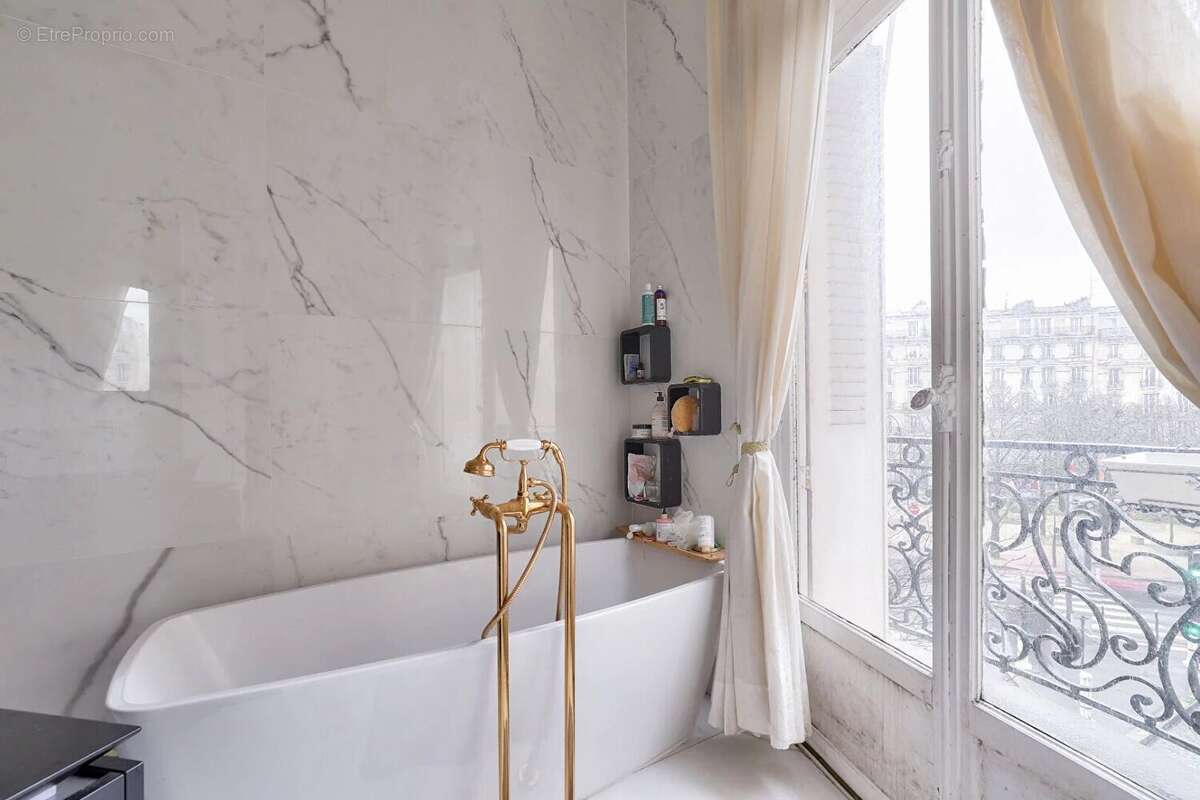 Appartement à PARIS-15E