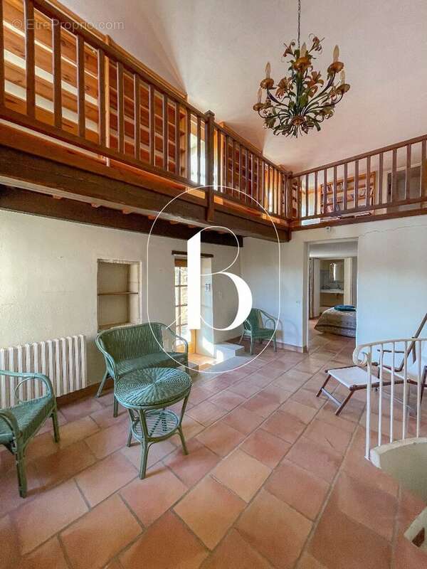 Maison à LA ROQUE-SUR-CEZE