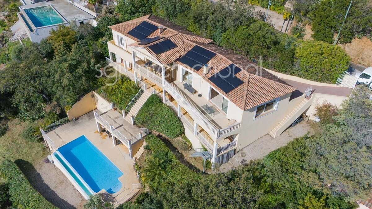 Maison à LES ISSAMBRES