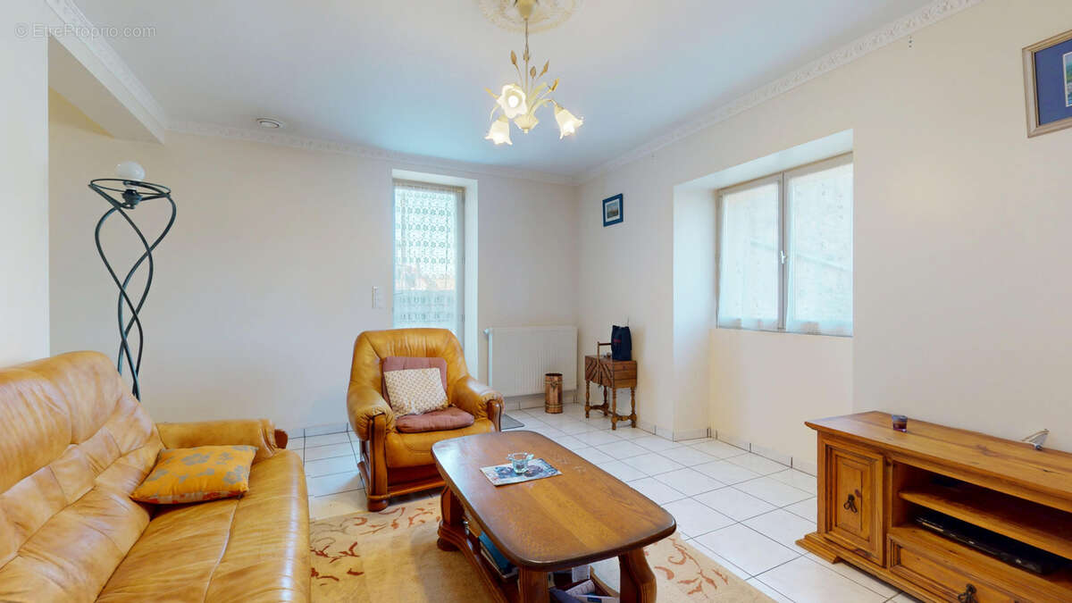 Maison à AVANNE-AVENEY