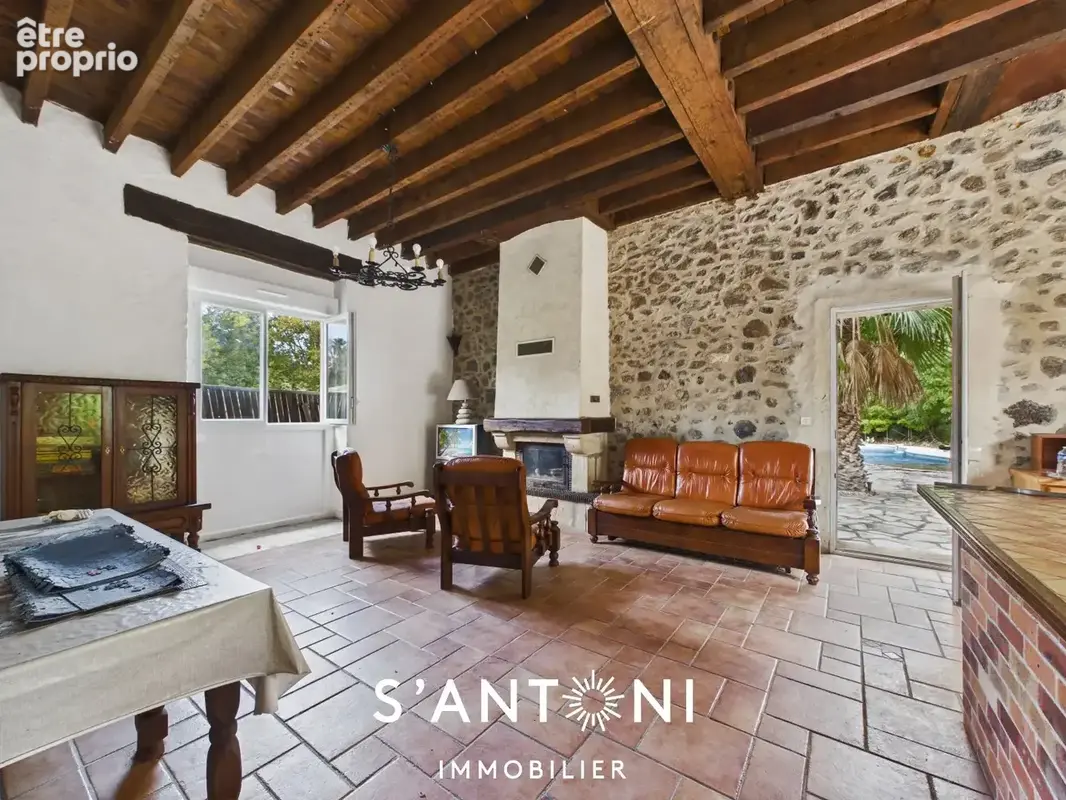 Ancienne gare de Florensac  Maison atypique de 137 m² avec piscine - photo 4