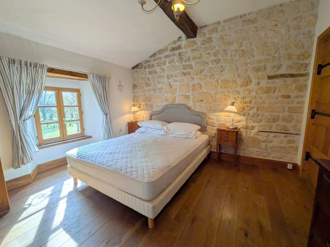 Maison à SAINT-GENIS-DE-SAINTONGE