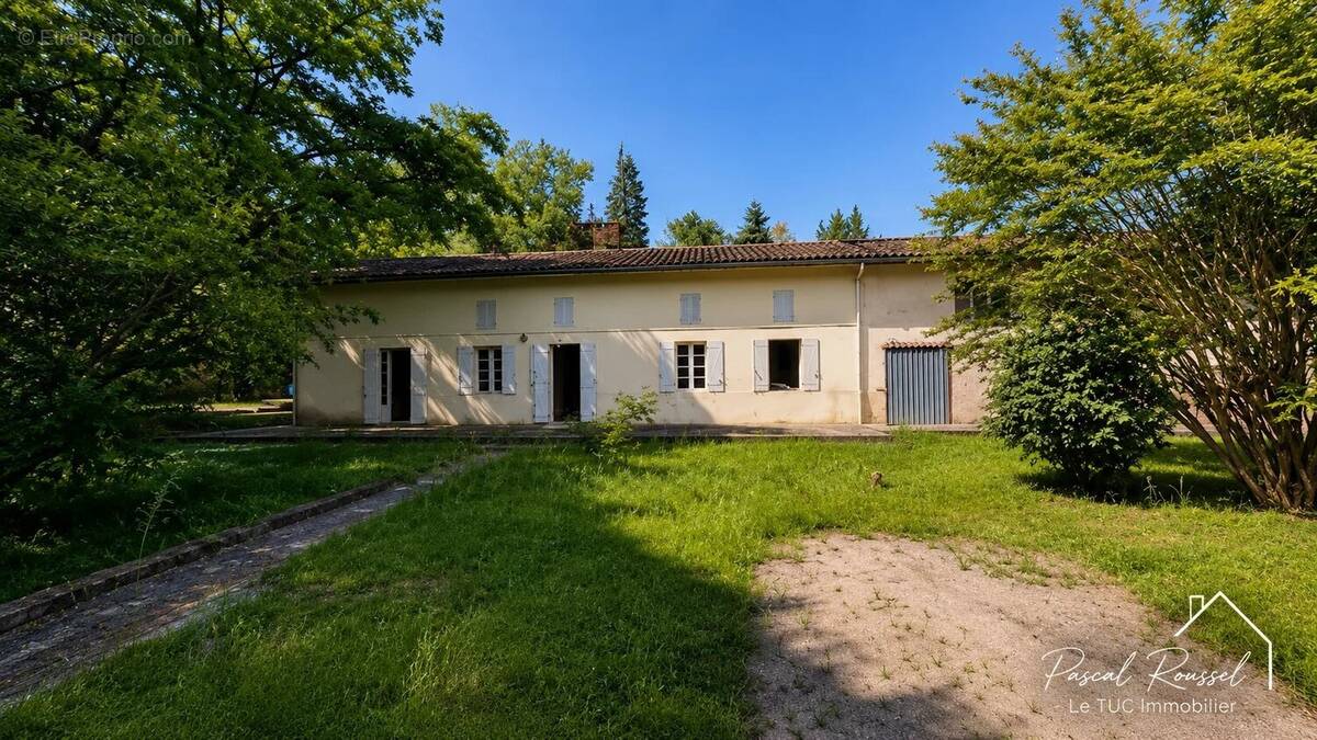 LONGERE DE CARACTERE-270 m2-3,5 hectares de bois-Dépendances - photo 1