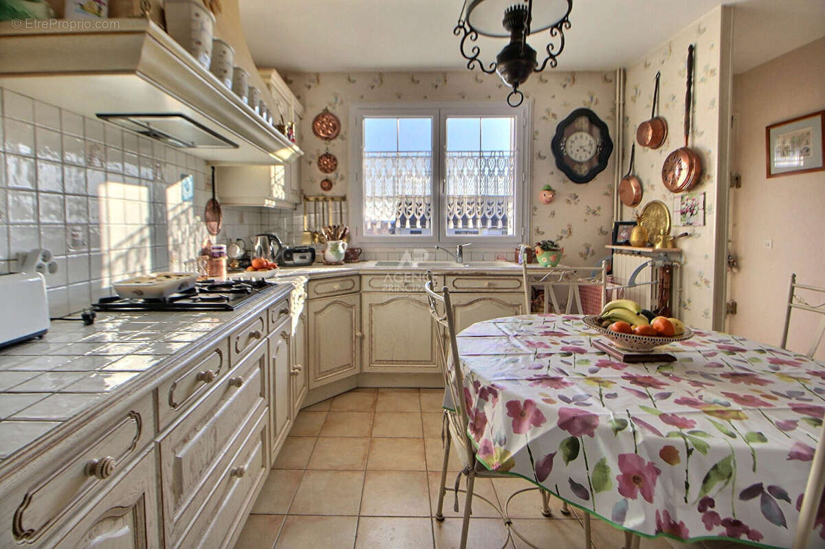 Maison à CHANTELOUP-LES-VIGNES