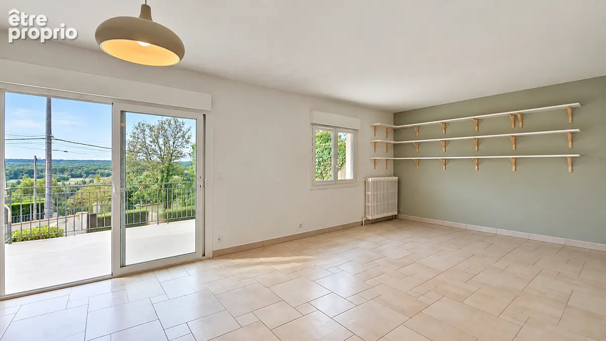 Chartrettes. (8mn de BOIS-LE-ROI). Maison familiale de 104 m²  avec sous-sol aménagé. Vue panoramique et Jardin au calme. Rénova - photo 2