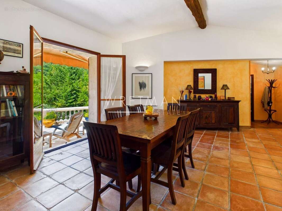 Maison à TOURRETTES-SUR-LOUP