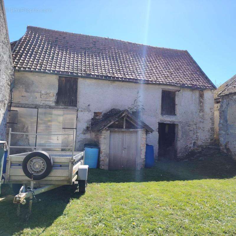 Maison 260 m² à Saulx-Marchais  - photo 3