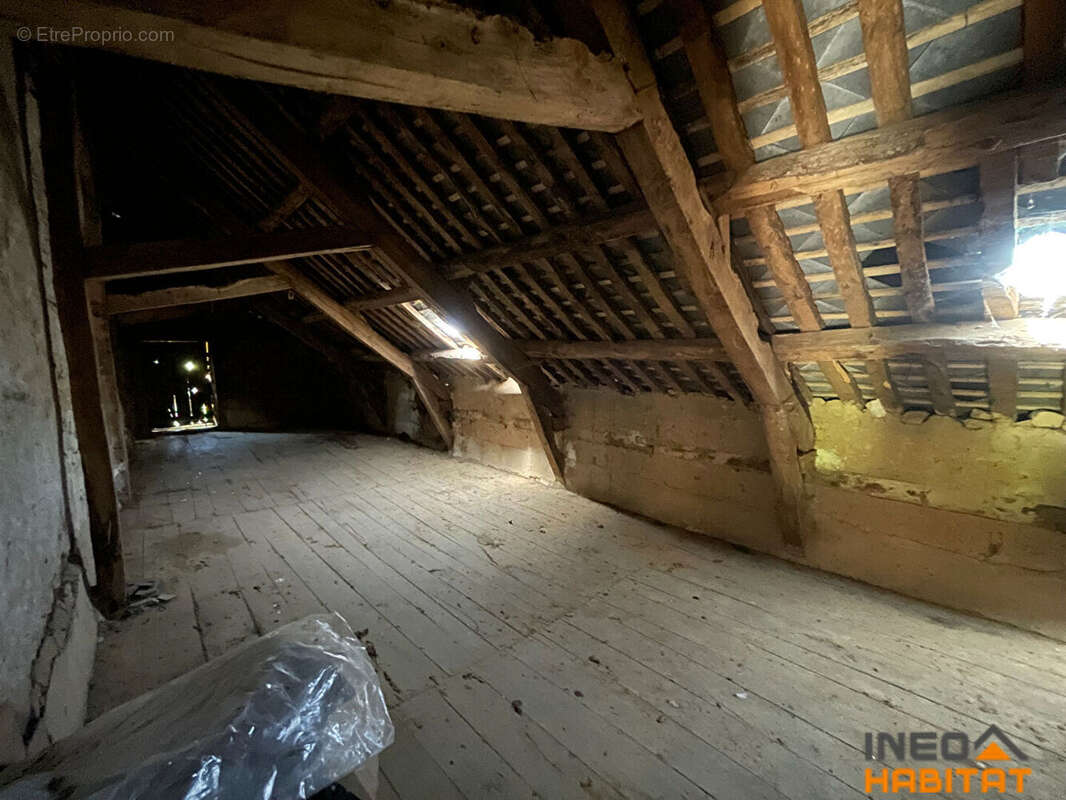 Maison de maître en pierres et dépendances - photo 9