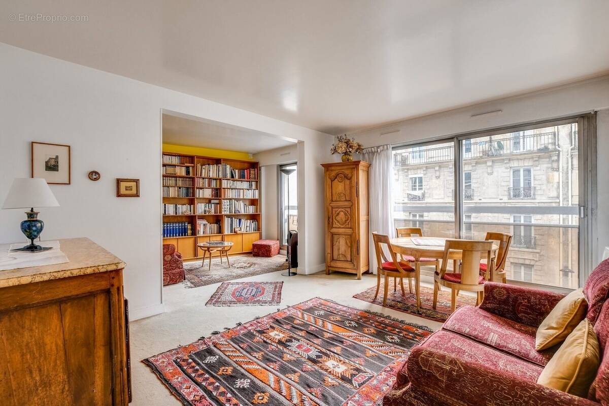 Appartement à PARIS-18E
