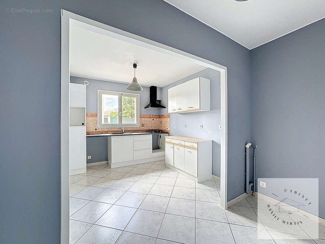 A vendre - maison a etage avec jardin et garage begles - photo 7