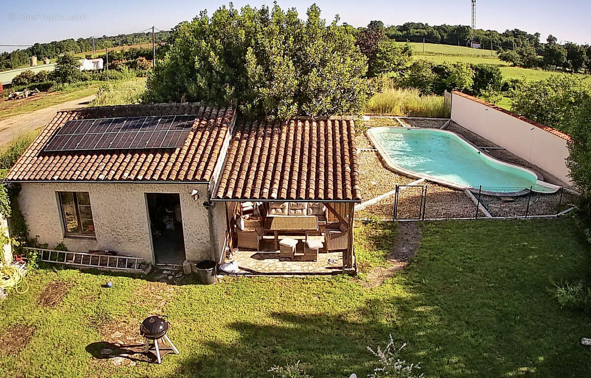 Maison à LES NOUILLERS
