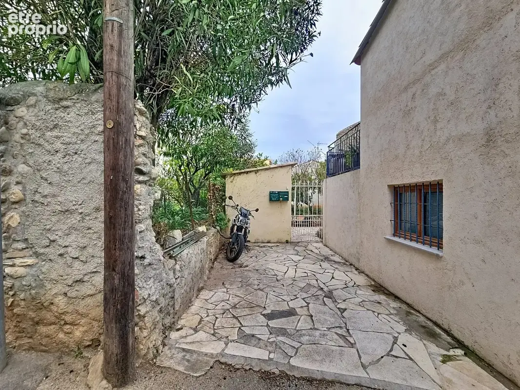 Immeuble en monopropriété de 3 appartements - Saint Laurent Du Var - photo 2