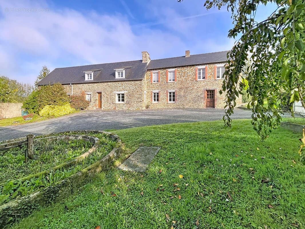 Maison à SAINT-JEAN-DE-SAVIGNY