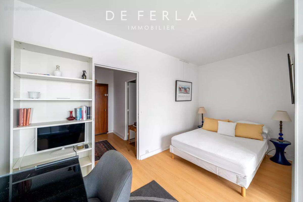 Appartement à PARIS-14E