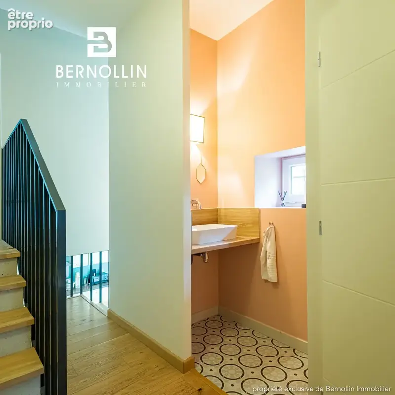 Authentique maison en pierre entièrement rénovée, 244 m2, 6 chambres, avec garage et terrain clos à Cuisiat - photo 17