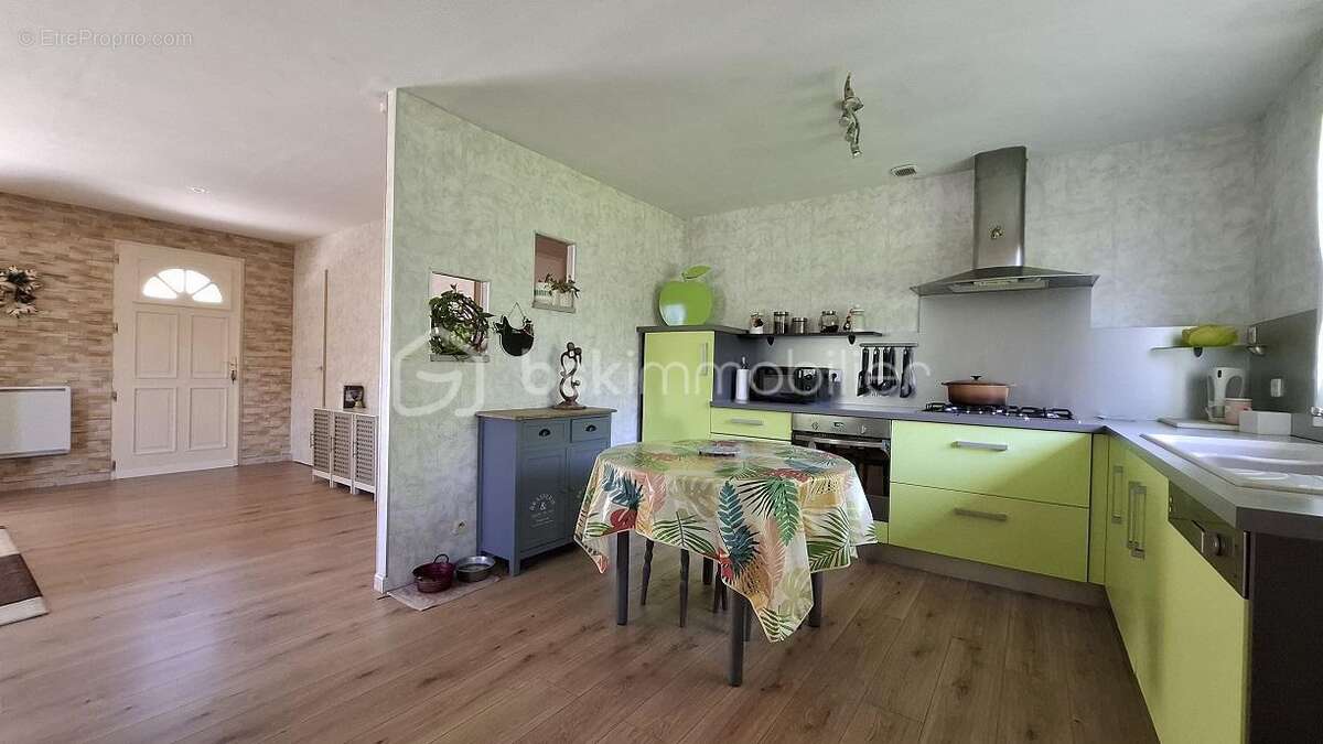 Maison à YENNE