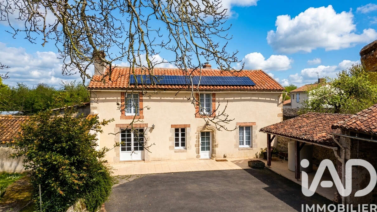 Maison 147 m² à Lhoumois  - photo 2