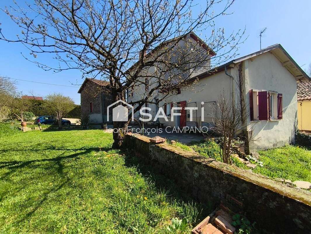 Photo 9 - Appartement à LIVINHAC-LE-HAUT