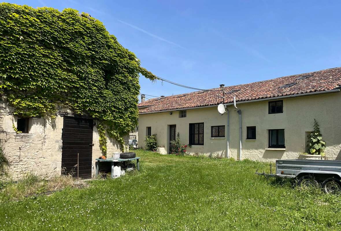 Maison à FONTAINE-CHALENDRAY