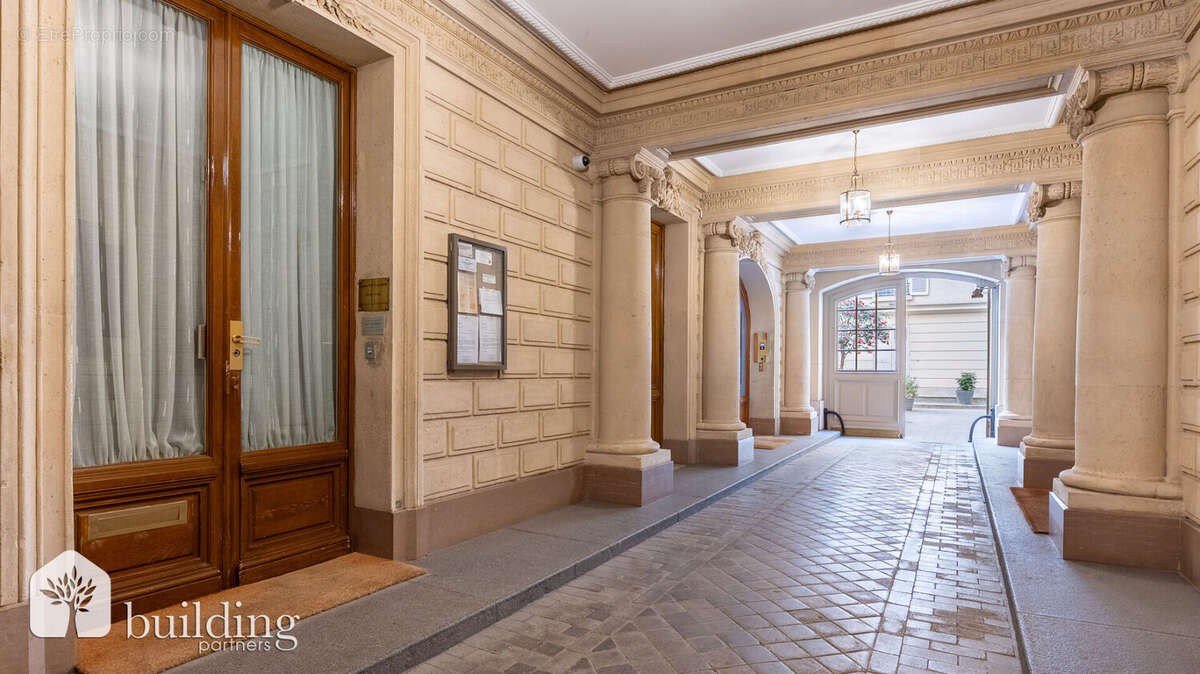 Appartement à PARIS-16E