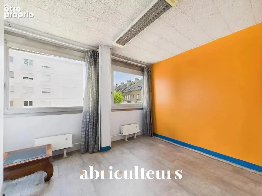 Bureaux lumineux avec vue sur jardin en vente en Centre-ville de Chartres (28000) - photo 4