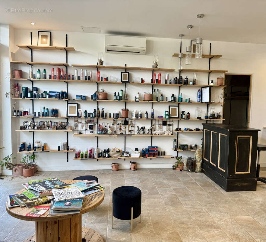 Commerce à VENELLES