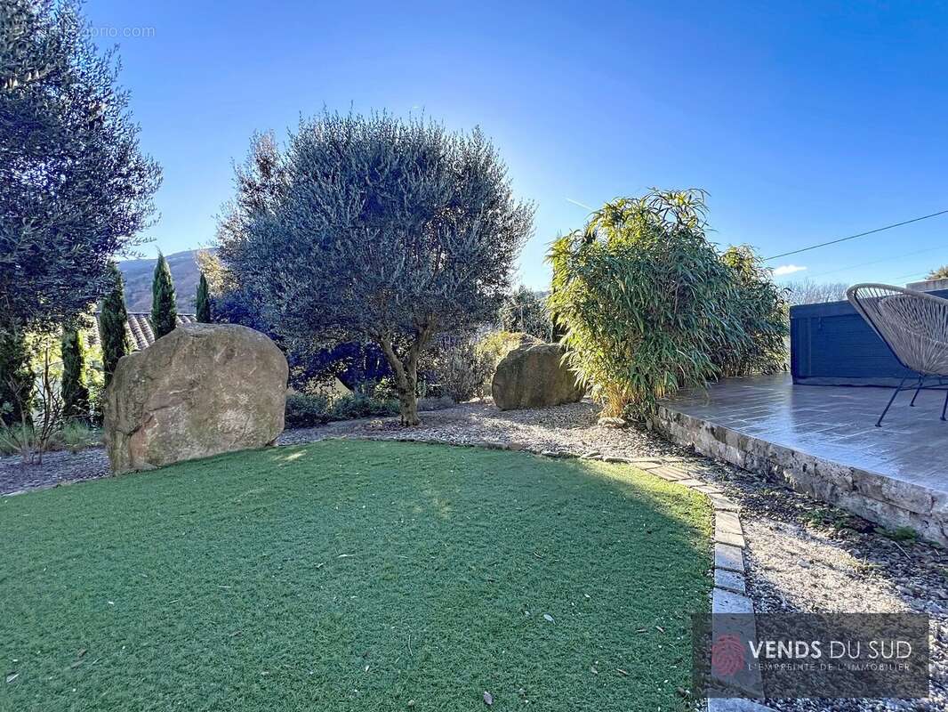 Maison à COLOMBIERES-SUR-ORB