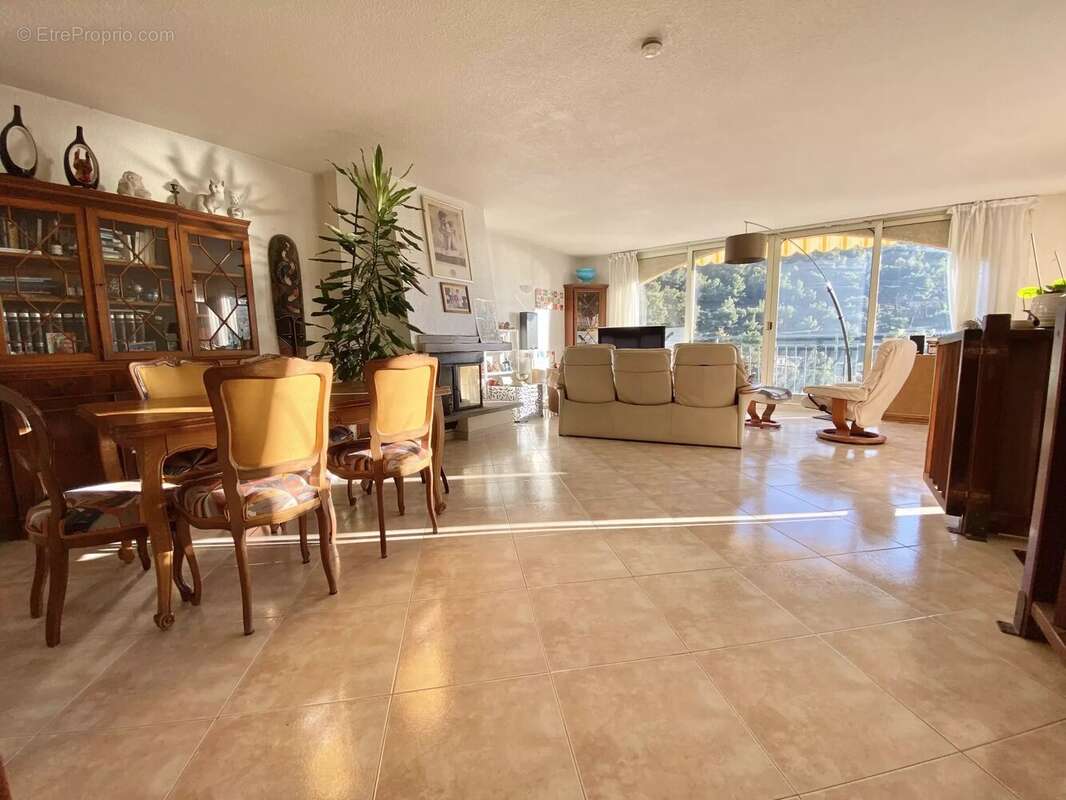 Appartement à ROQUEBRUNE-CAP-MARTIN