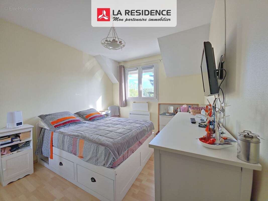 Maison à FOLLAINVILLE-DENNEMONT