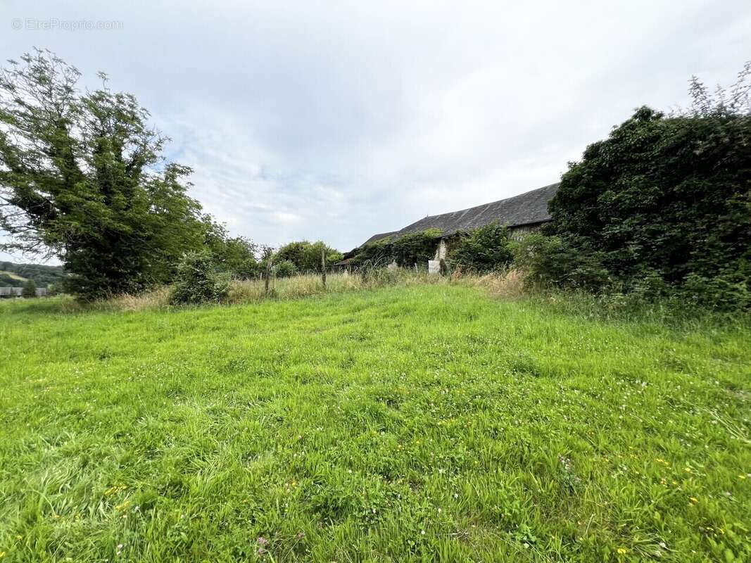Maison à SAINT-GERMAIN-LES-VERGNES