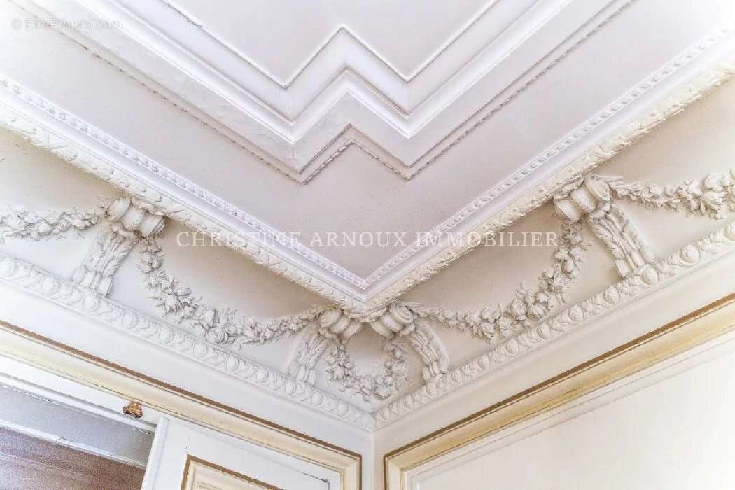 Appartement à PARIS-8E